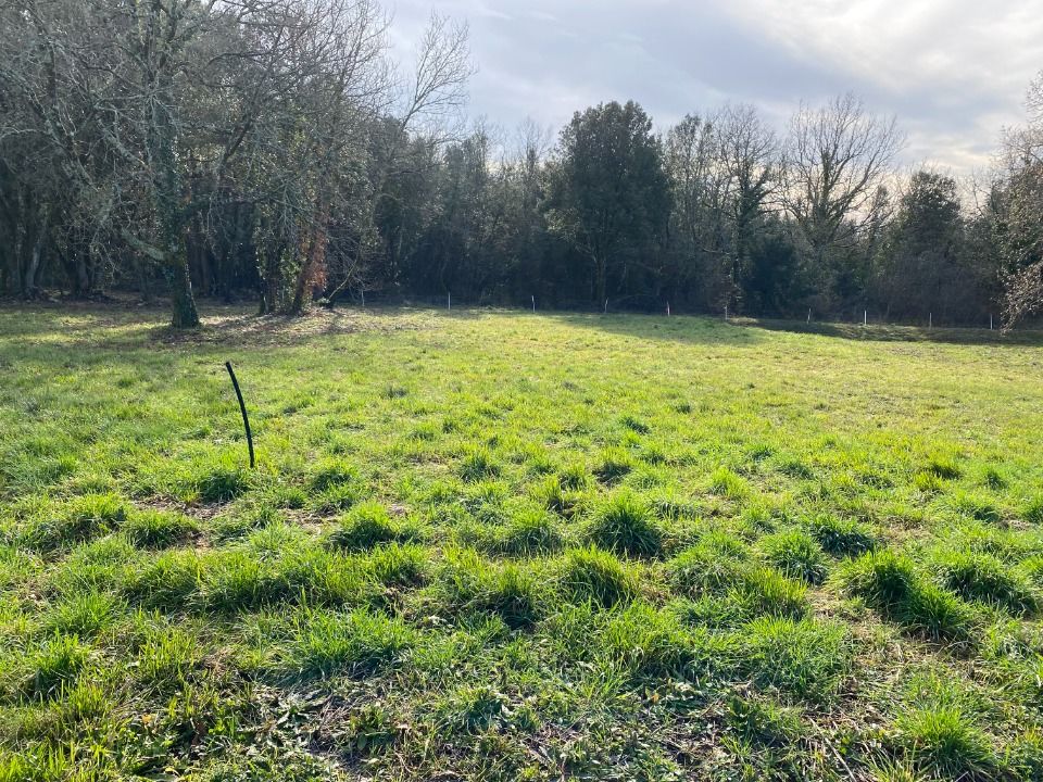 TERRAIN À CONSTRUIRE DE 780 M² PROCHE DE SAINTES ....