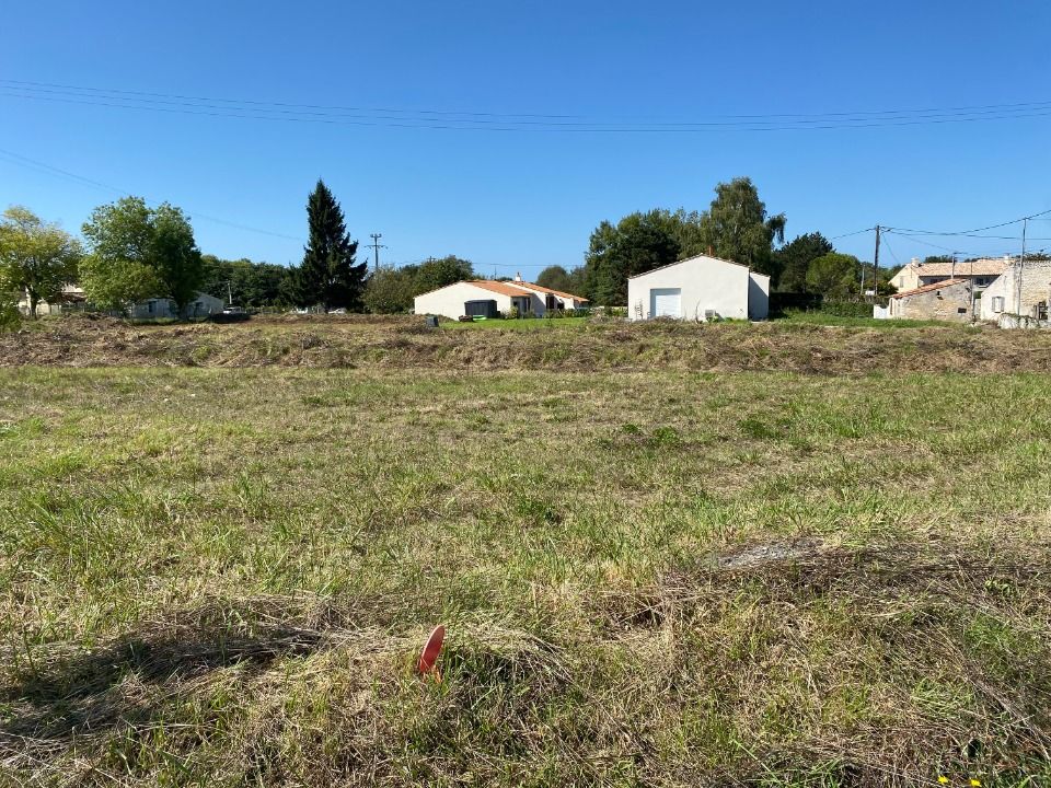 TERRAIN À CONSTRUIRE DE 723 M² À LE MUNG, PROCHE SAINTES....