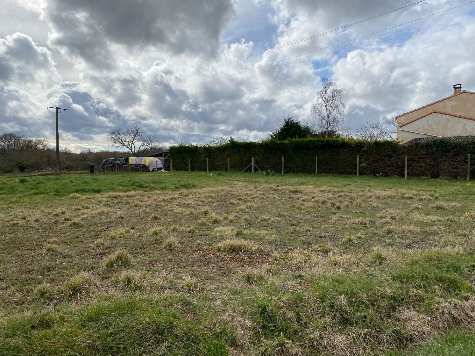 TERRAIN À CONSTRUIRE DE 230 M² DANS UN EMPLACEMENT PRIVI....