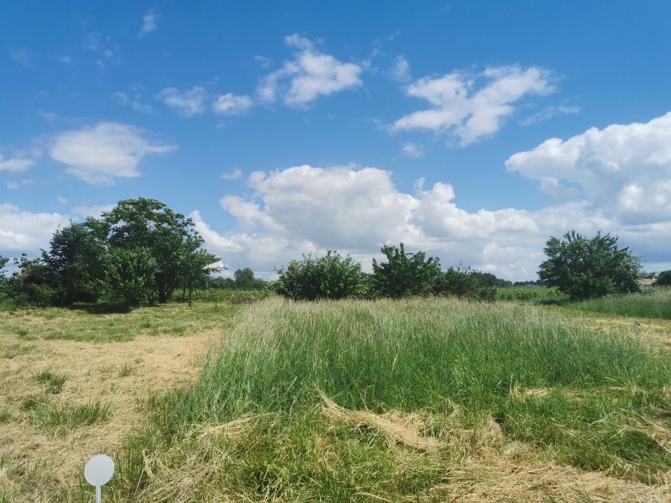 TERRAIN À CONSTRUIRE DE 900 M² EN PLEIN CENTRE-VILLE DE ....