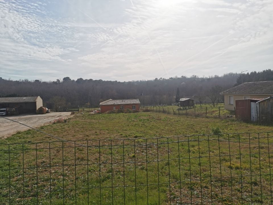 TERRAIN À CONSTRUIRE DE 820 M² À CAPIAN DANS UN EMPLACEM....