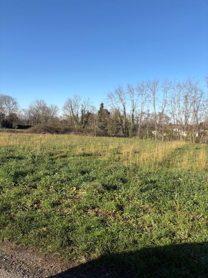 TERRAIN À CONSTRUIRE DE 600 M² À GUÎTRES Réalisez....