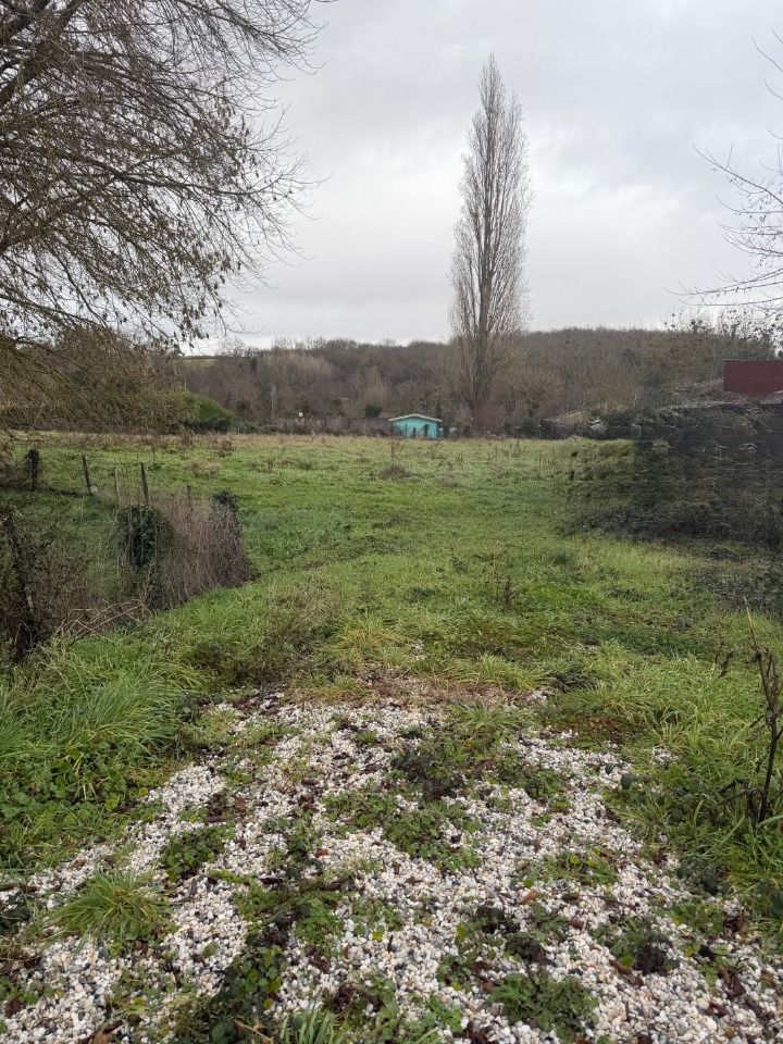 TERRAIN À CONSTRUIRE DE 1400 M² IDÉALEMENT SITUÉ À BIEUJ....
