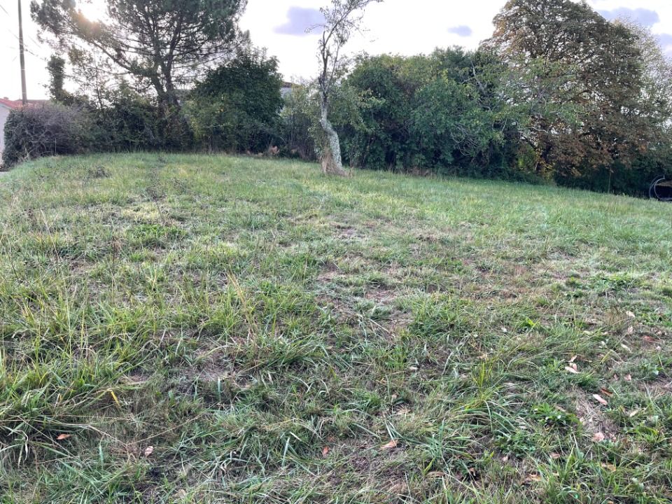 TERRAIN À CONSTRUIRE DE 840 M² IDÉALEMENT SITUÉ AU PIAN-....