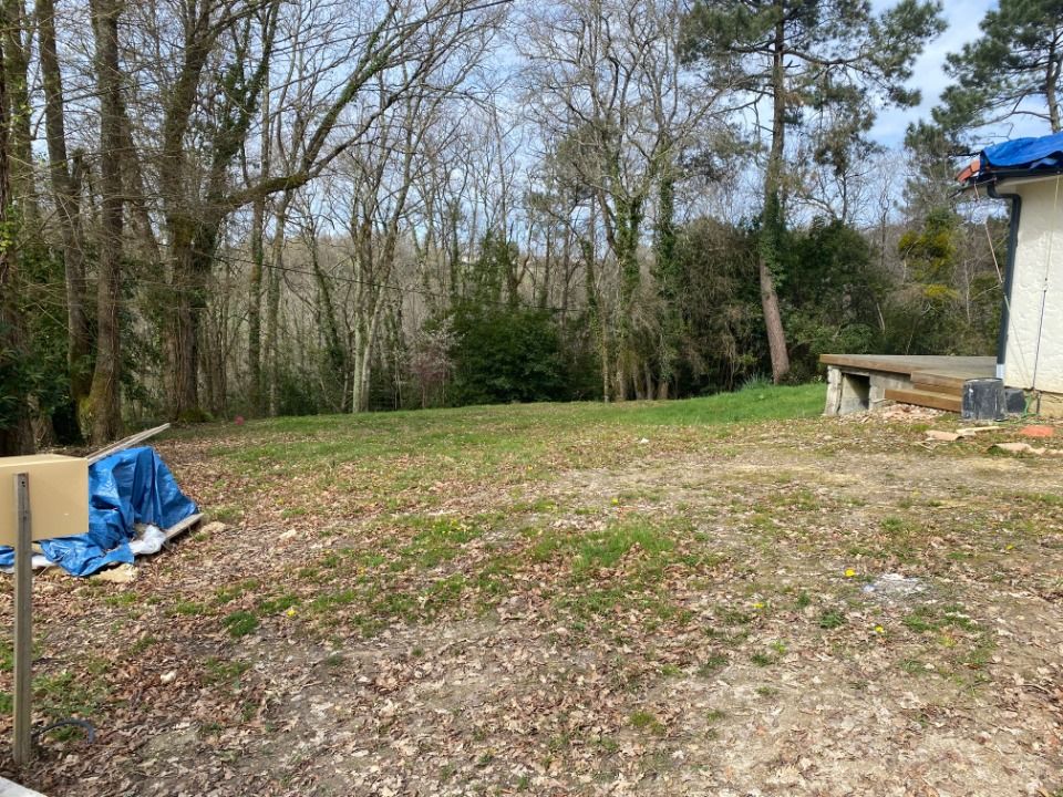 VENTE d'un terrain de 595 m² à Croignon Proche de Bor....