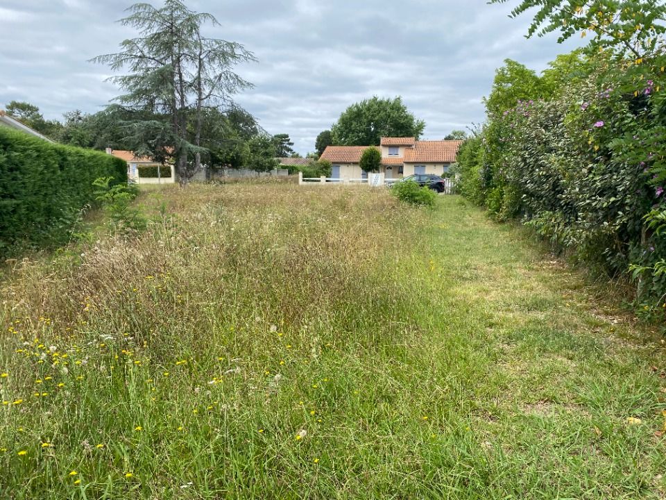 TERRAIN À CONSTRUIRE DE 818 M² À CAMARSAC, PROCHE DE BOR....