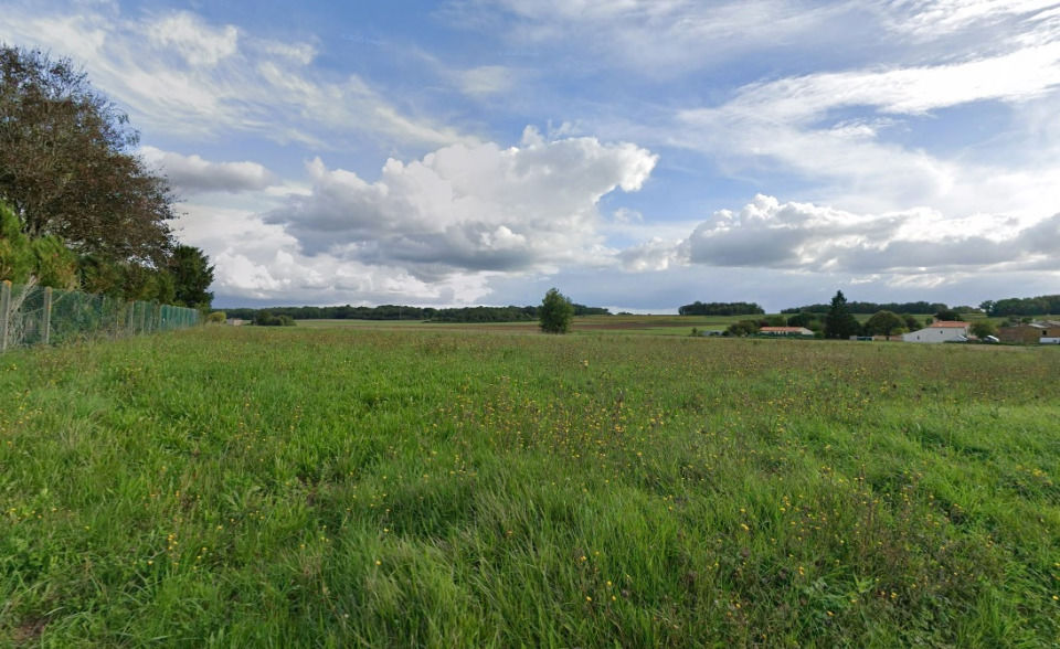 VENTE d'un terrain de 2 800 m² à Juicq EMPLACEMENT PR....