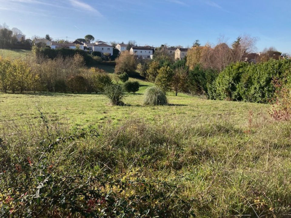 Saintes : terrain de 603 m² en vente Quartier recherc....