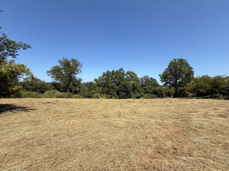 TERRAIN À CONSTRUIRE DE 1060 M² À MONMADALÈS, À PROXIMIT....