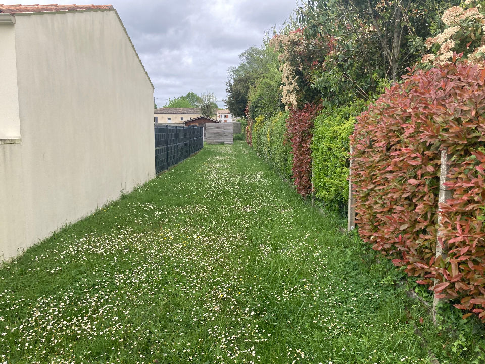 VENTE d'un terrain de 887 m² à Nancras En centre-vill....