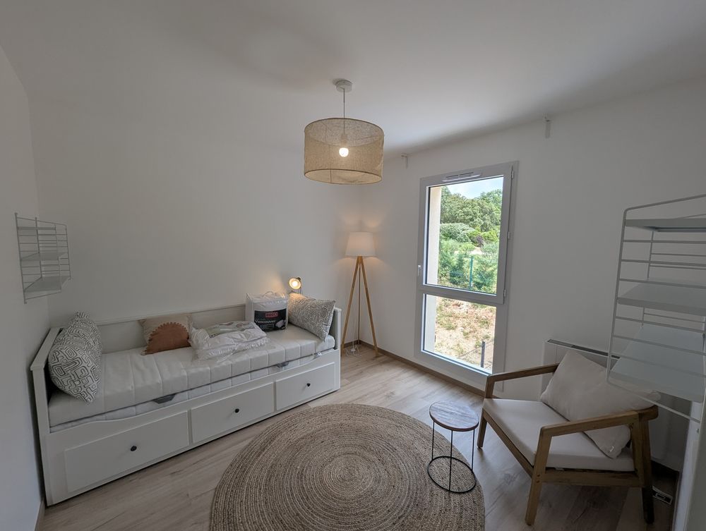 Maisons neuves   M�nerbes (84560)