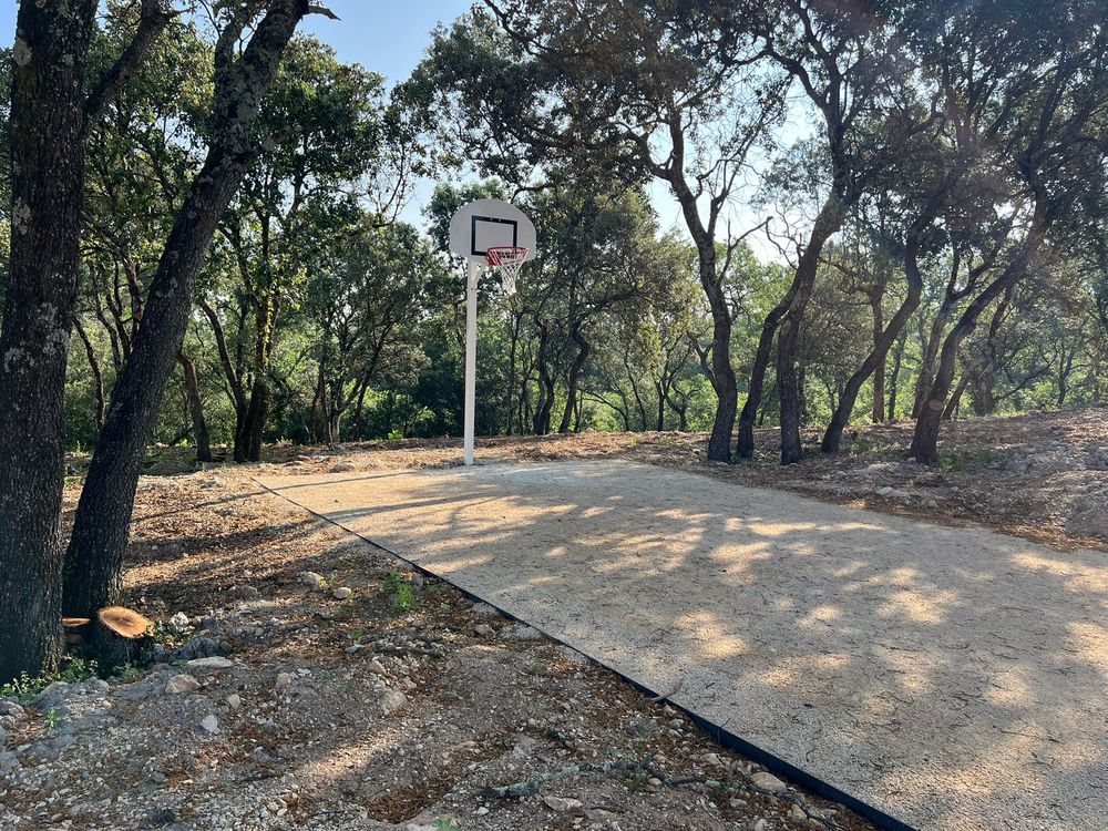 Maisons neuves   M�nerbes (84560)