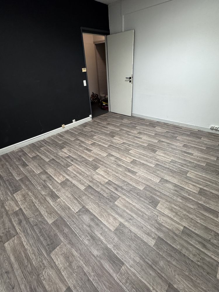 Atelier ou bureau de 16 m2 avec WC attenant