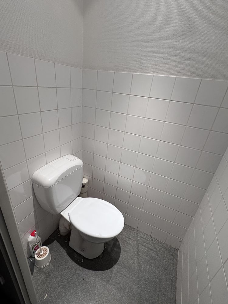 Atelier ou bureau de 16 m2 avec WC attenant
