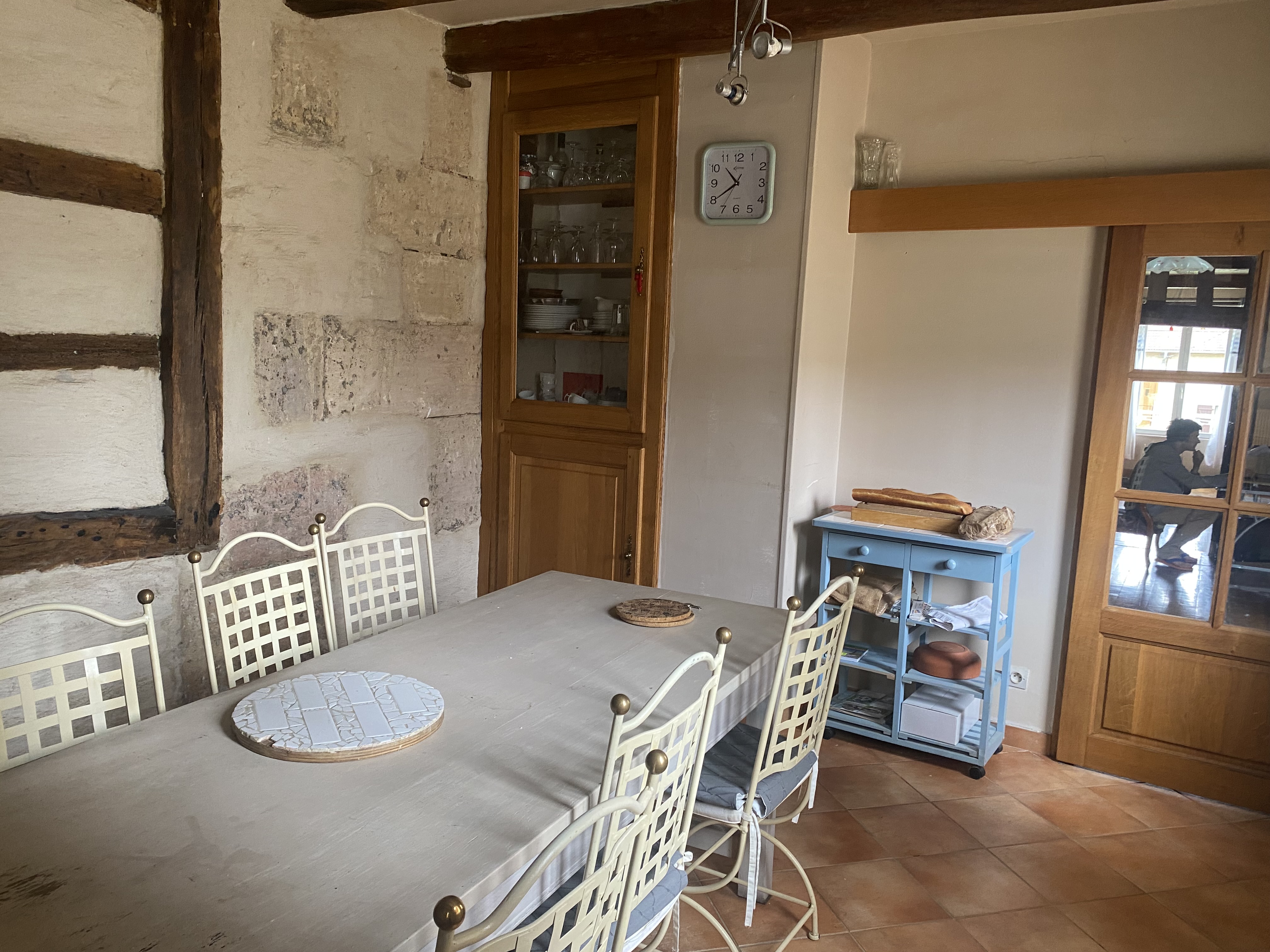 Vends belle fermette rénovée et spacieuse avec piscine.