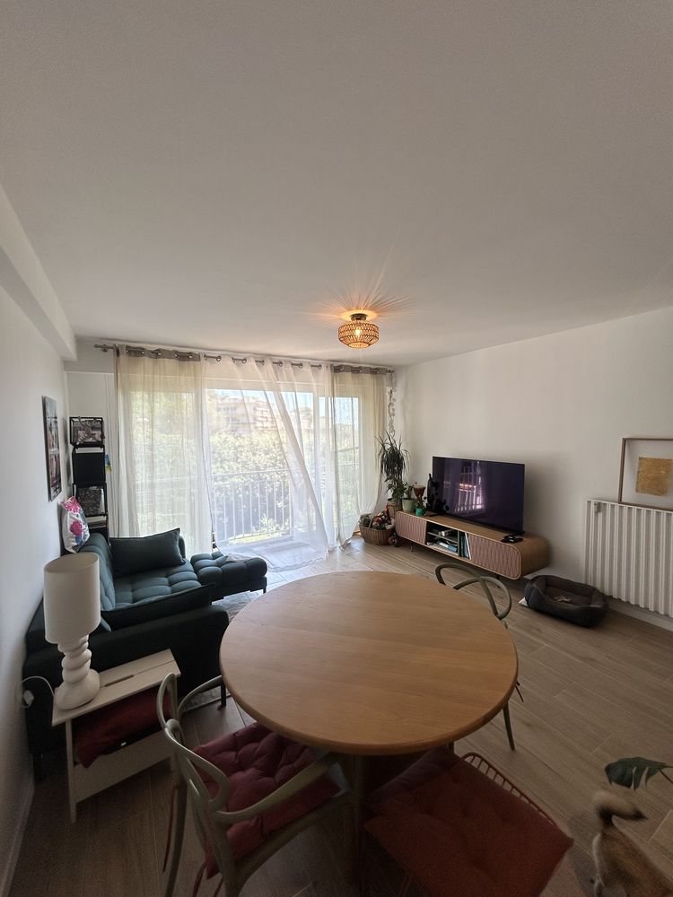 Apparemment T2 cave place de stationnement en sus