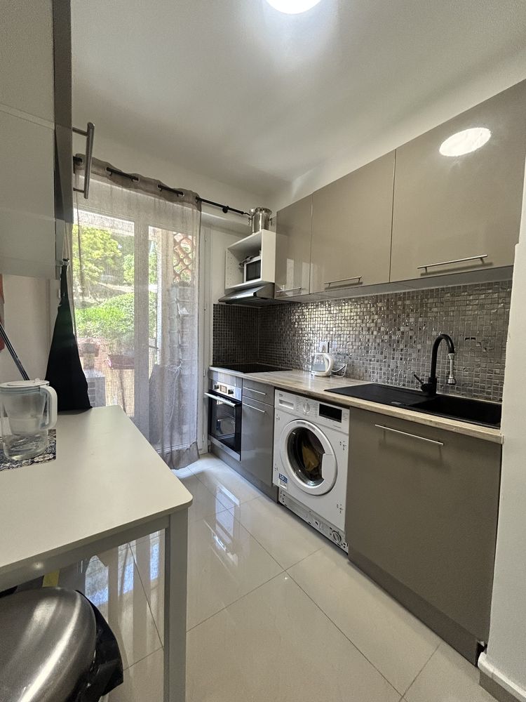 Apparemment T2 cave place de stationnement en sus