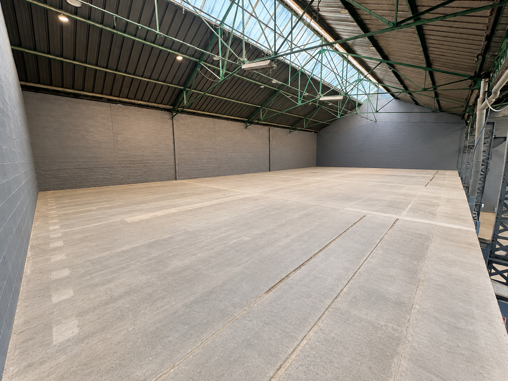 à louer / entrepôt industriel 1 000 m² / TRIPHASE 36 KVA