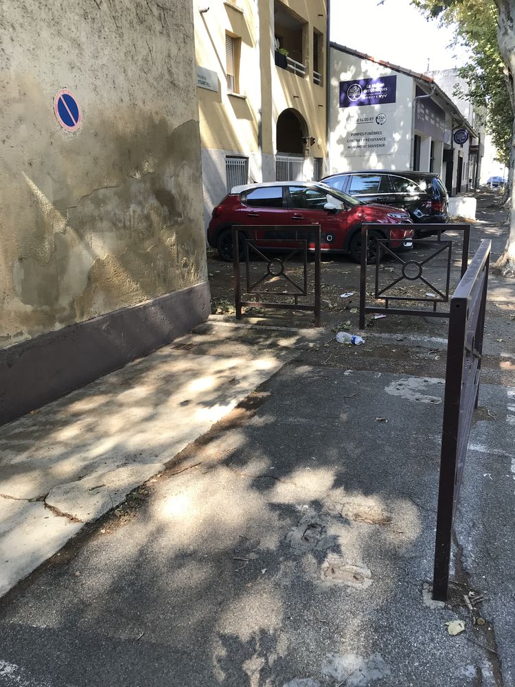 Maison avec e terrasse et garage et parking 2 places Avignon