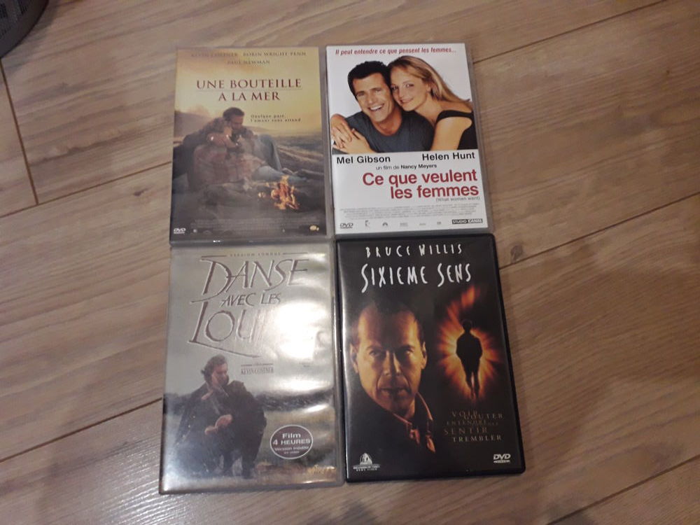 LOT DE 4 DVD 15 Bezons (95)