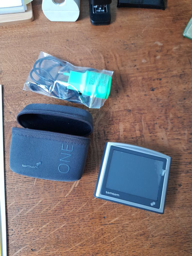 Tom-Tom One 40 Auvers-Saint-Georges (91)