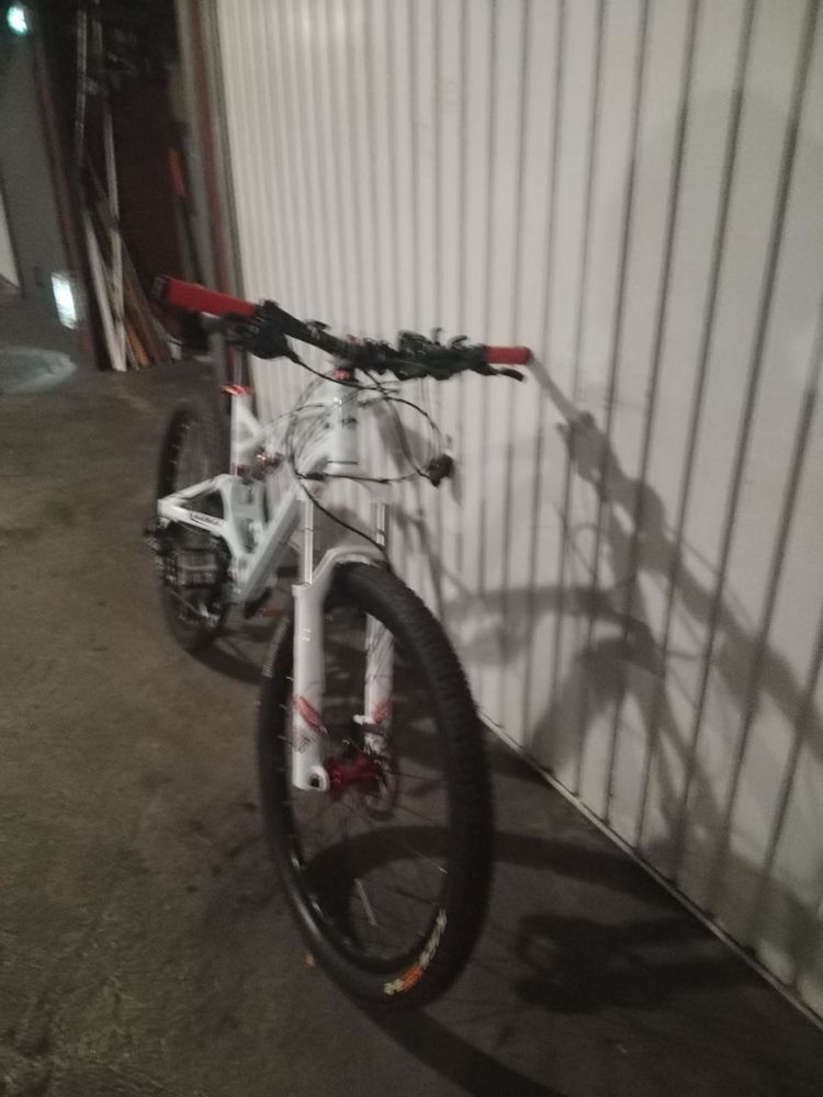 VTT ; 06 80 84 80 86. 640 Vernoux-en-Vivarais (07)