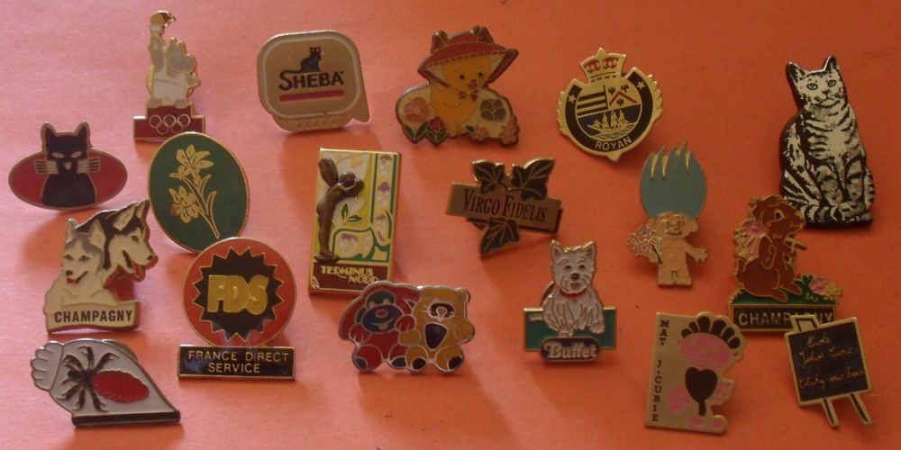 Lot de 18 Pin's. 27 Montreuil (93)