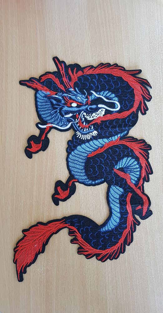 �cusson brod� 
dragon rouge blanc bleu 
30x20 cm
8 Carnon Plage (34)