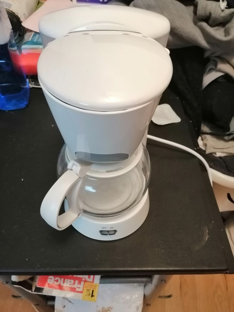 cafetiere a caf� de couleur blanche neuf 
5 Radepont (27)