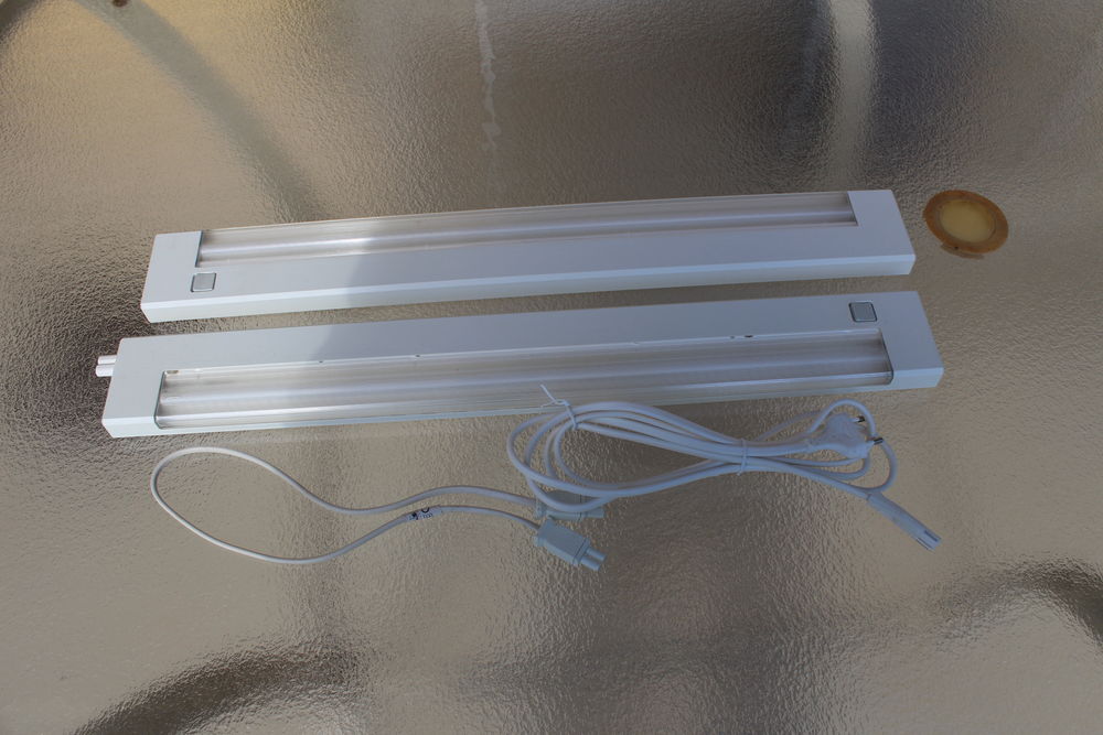 2 Lampes pour en-dessous des armoires murales 10 Frontignan (34)