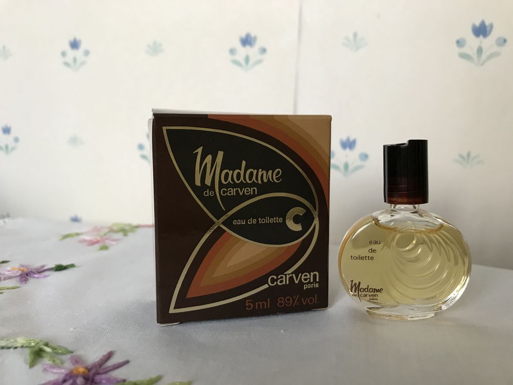 Miniature de parfum
4 Vincennes (94)