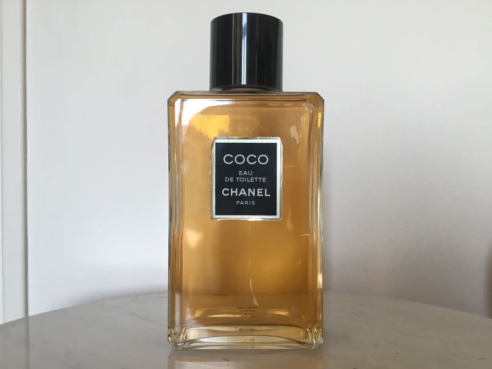 Flacon de parfum g�ant 200 Cap-d'Ail (06)