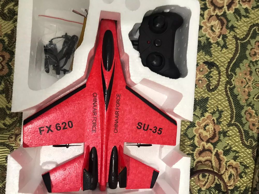 Avion t�l�command� 0 Toulon (83)