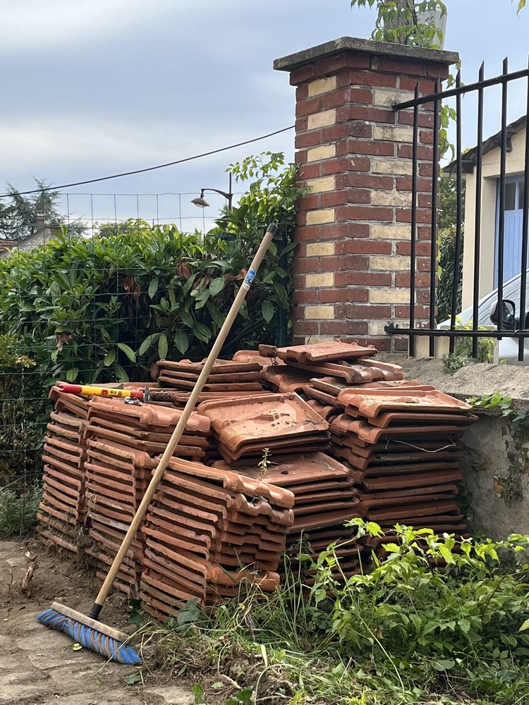 Tuiles d'occasion lot de 180 0 Saint-Arnoult-en-Yvelines (78)