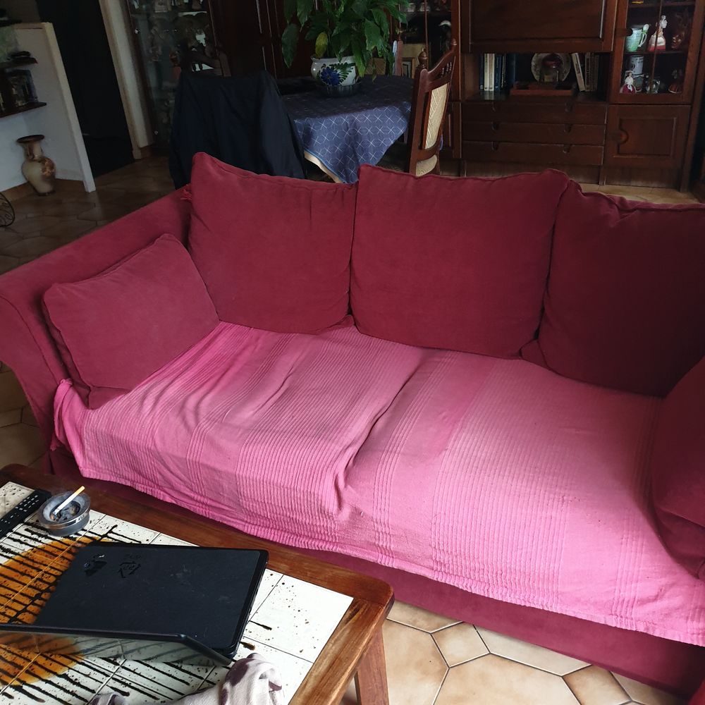 vend canap� droit 3  places
250 Magnanville (78)