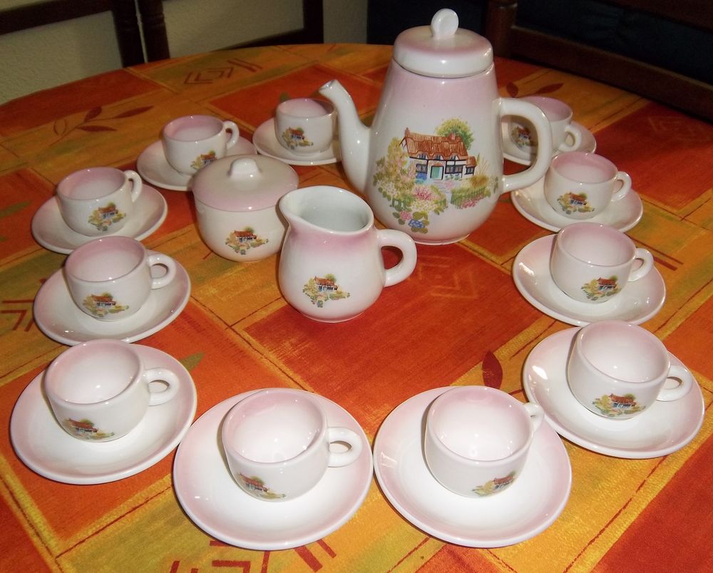 Service � caf� complet en parfait �tat 27 pi�ces 15 Colombier-Fontaine (25)