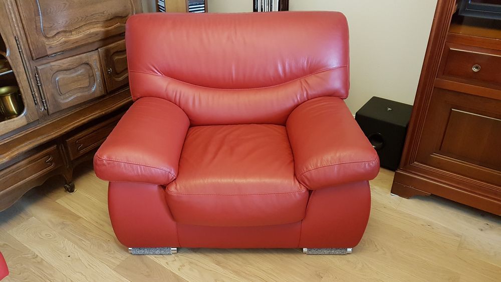 Lot de2 fauteuils en cuir rouge carmin.
1500 Montmorillon (86)