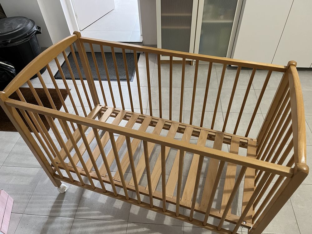 Lit b�b� � barreau bois marque Combelle 0 Saint-Herblain (44)