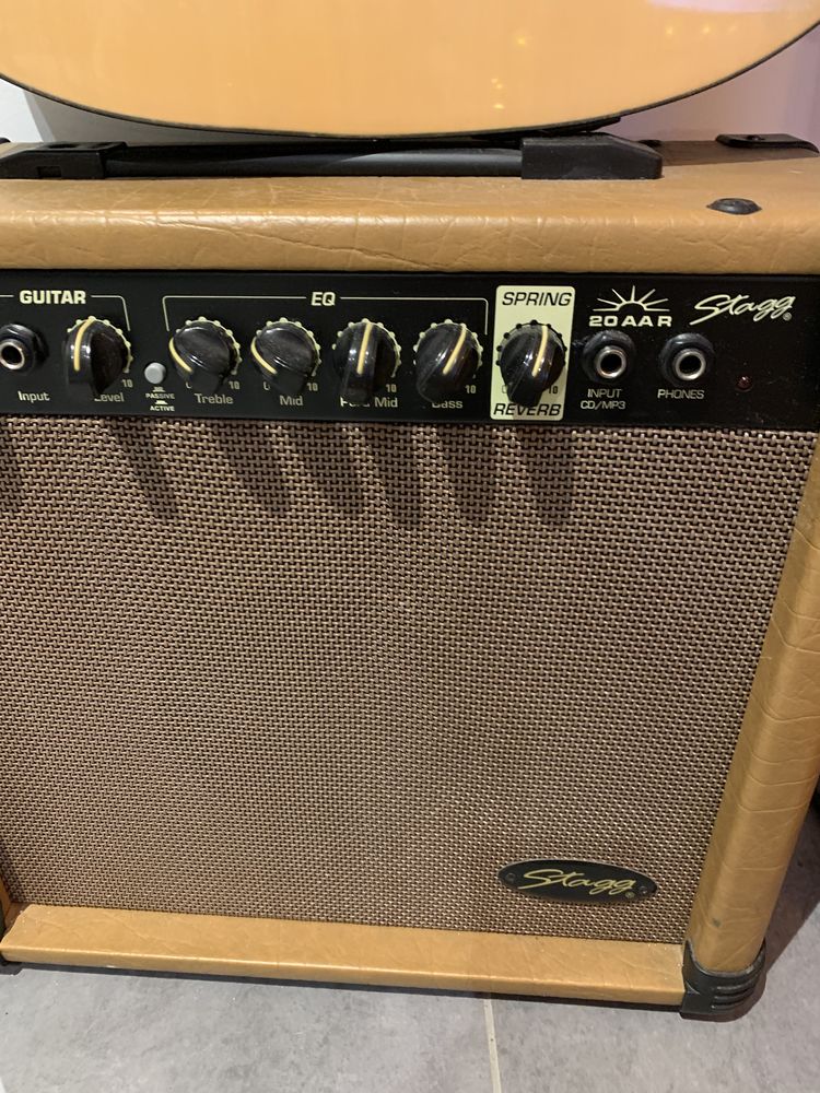 Vend guitare et enceinte 3000 Miribel (01)