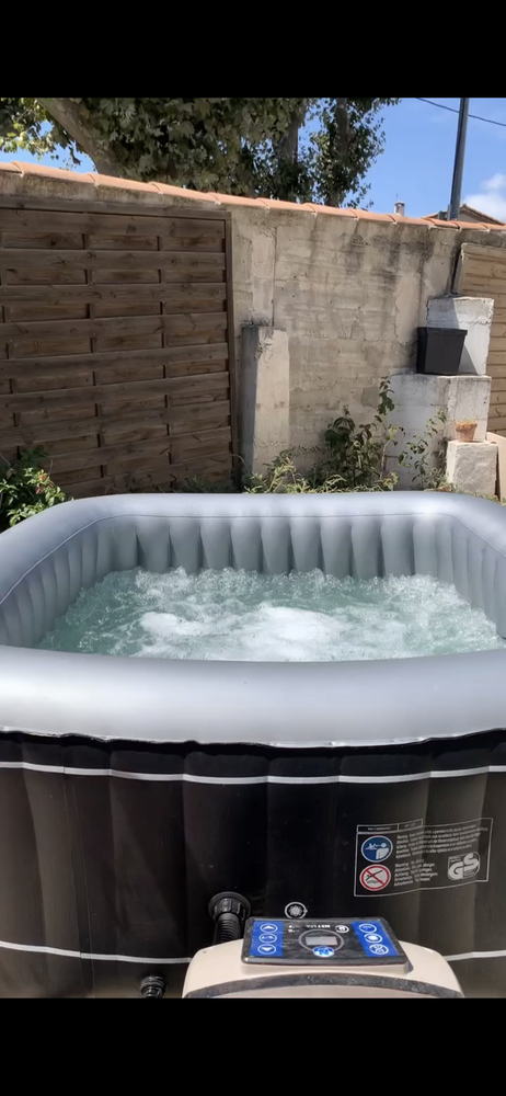 Spa gonflable 4 places 230 Plan-de-Cuques (13)