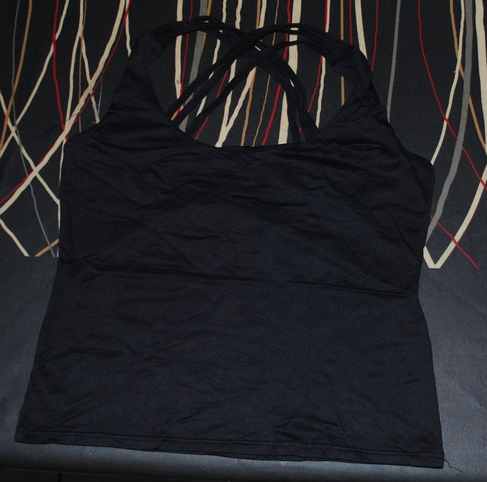 Top Noir avec 3 Brides Crois�es 6 Saint-Pierre-de-B�uf (42)