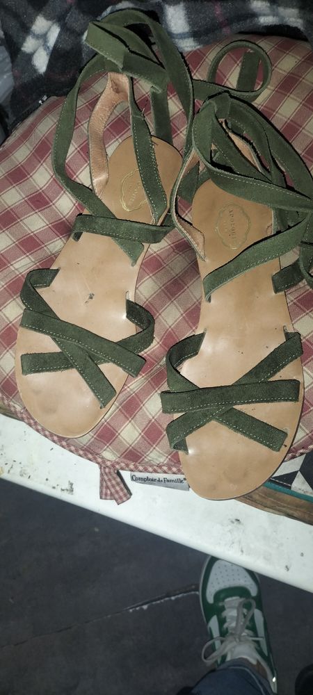 Sandale cuir lacet montant Kaki pointure 39 tr�s bon �tat 12 Cachan (94)