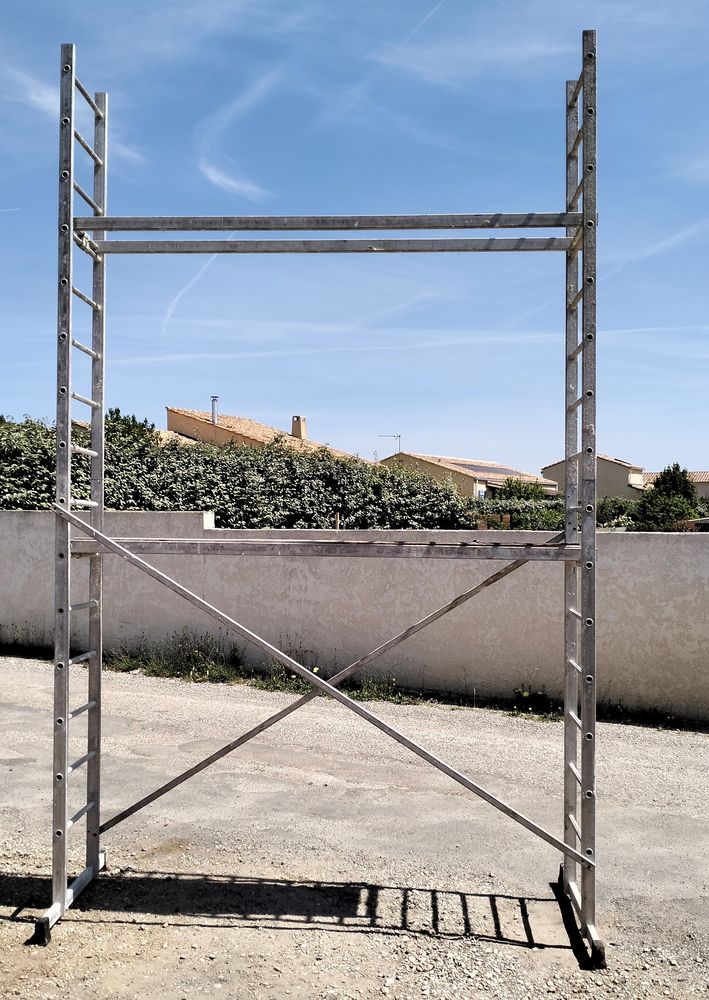 echafaudage aluminium h 4m plateau 2.35x0.4 850 Saint-Jean-de-Fos (34)