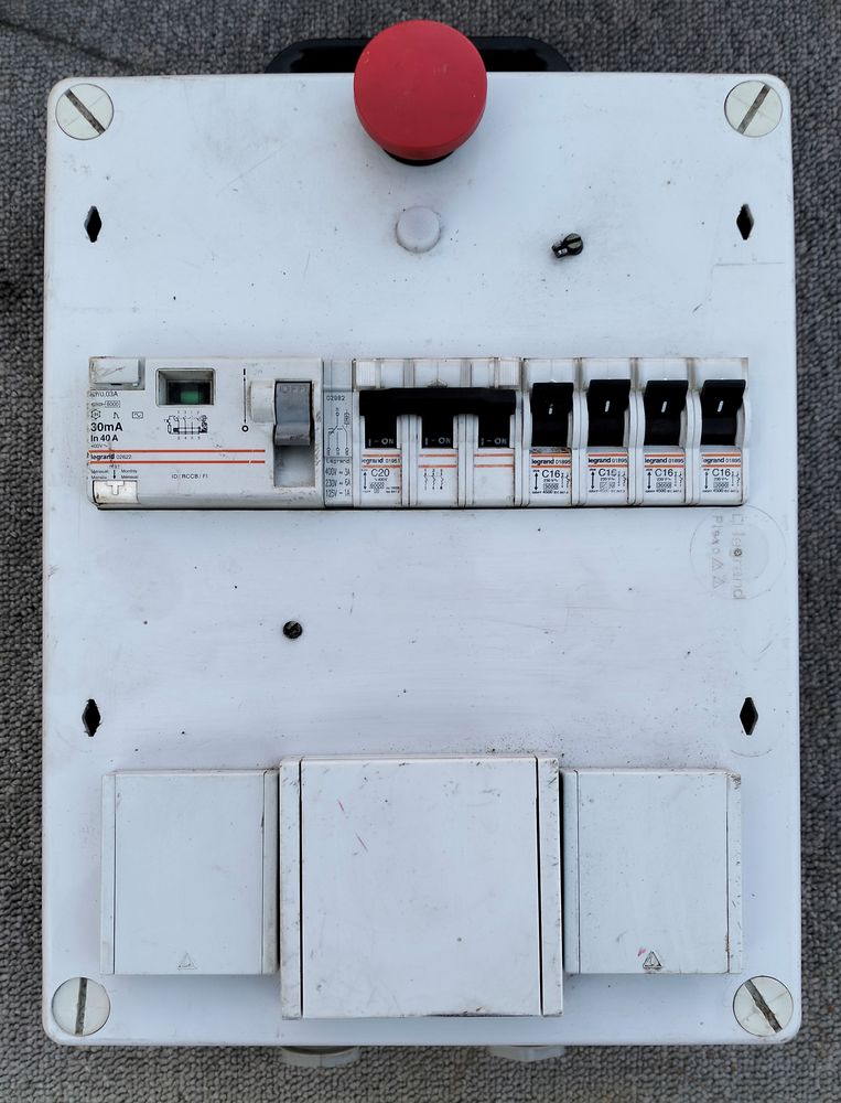 Coffret de chantier  4 Prises 2P+T 16A +1 tri 180 Saint-Jean-de-Fos (34)