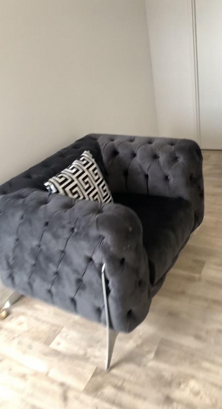 Canap� capitonn� et fauteuil 600 Baulne (91)