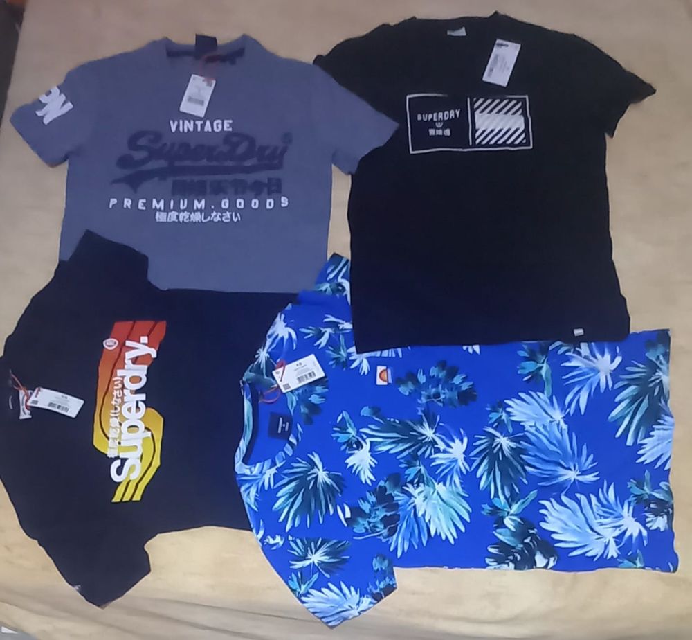 Vends lot de 4 t-shirts marque SUPERDRY 85 Baie-Mahault (97)