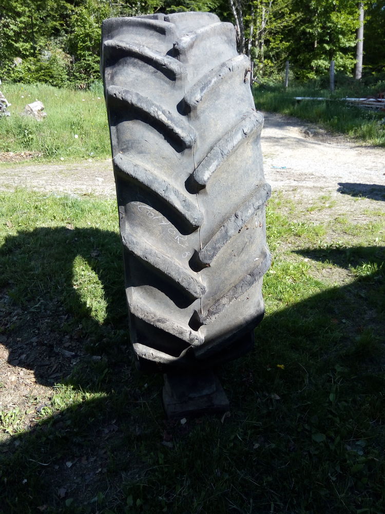 pneu agricole 120 Saint-L�ger-le-Gu�r�tois (23)