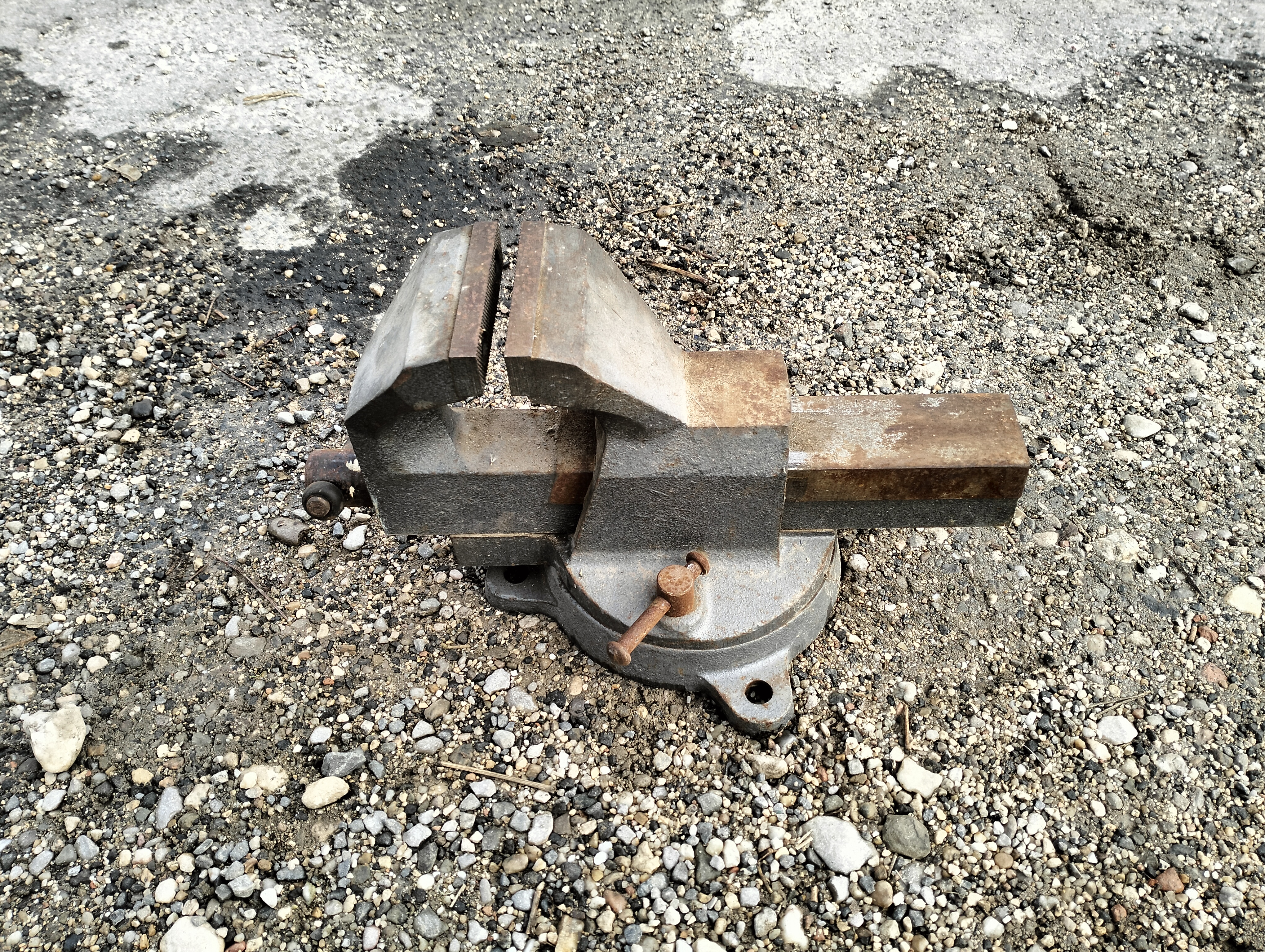 Etau sambre meuse mors de 100 ouverture 140 140 Saint-Jean-de-Fos (34)