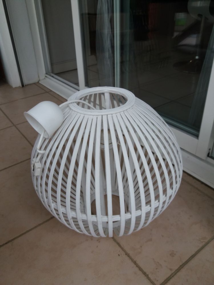 LUMINAIRE A SUSPENDRE SPHERIQUE DIAMETRE 40 CM EN BOIS 0 Mont�limar (26)