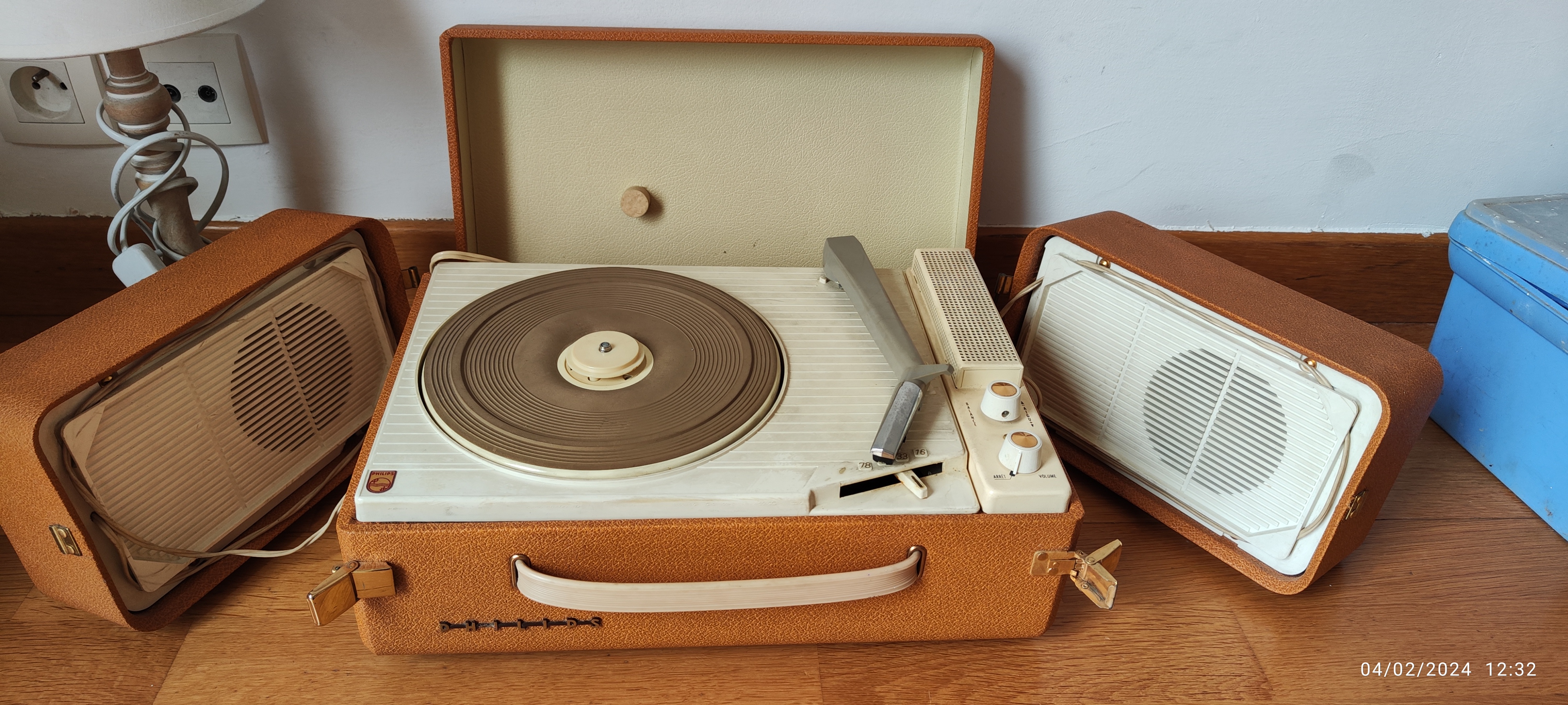 Tourne-disque PHILIPS double enceintes des ann�es 60 40 Caen (14)